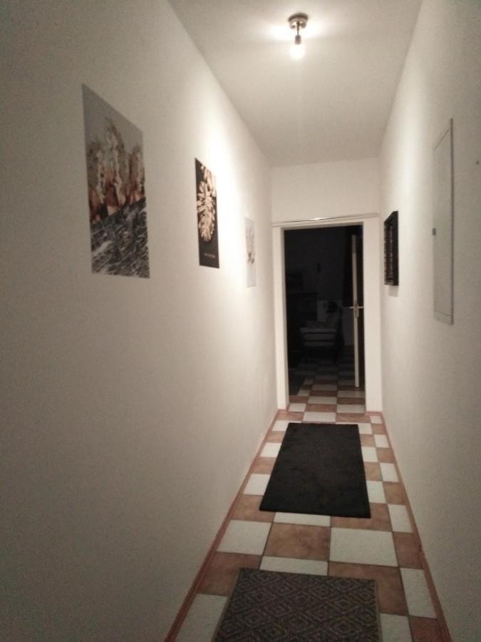 Studiowohnung, Neu Renoviert, Zentrale Lage 자를루이 외부 사진