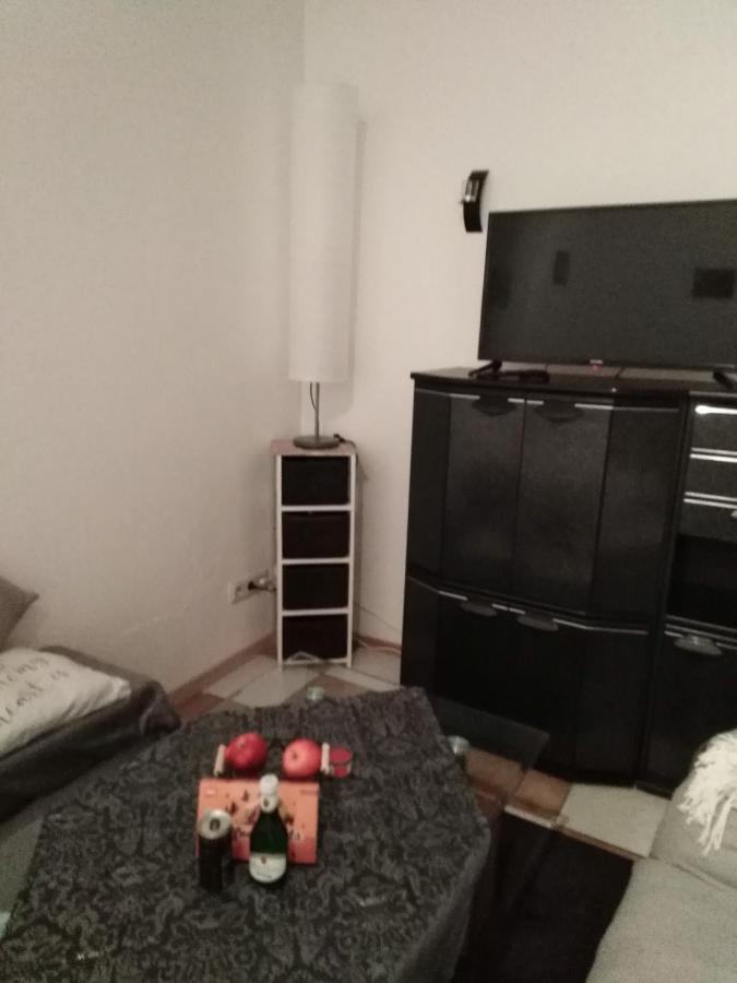 Studiowohnung, Neu Renoviert, Zentrale Lage 자를루이 외부 사진